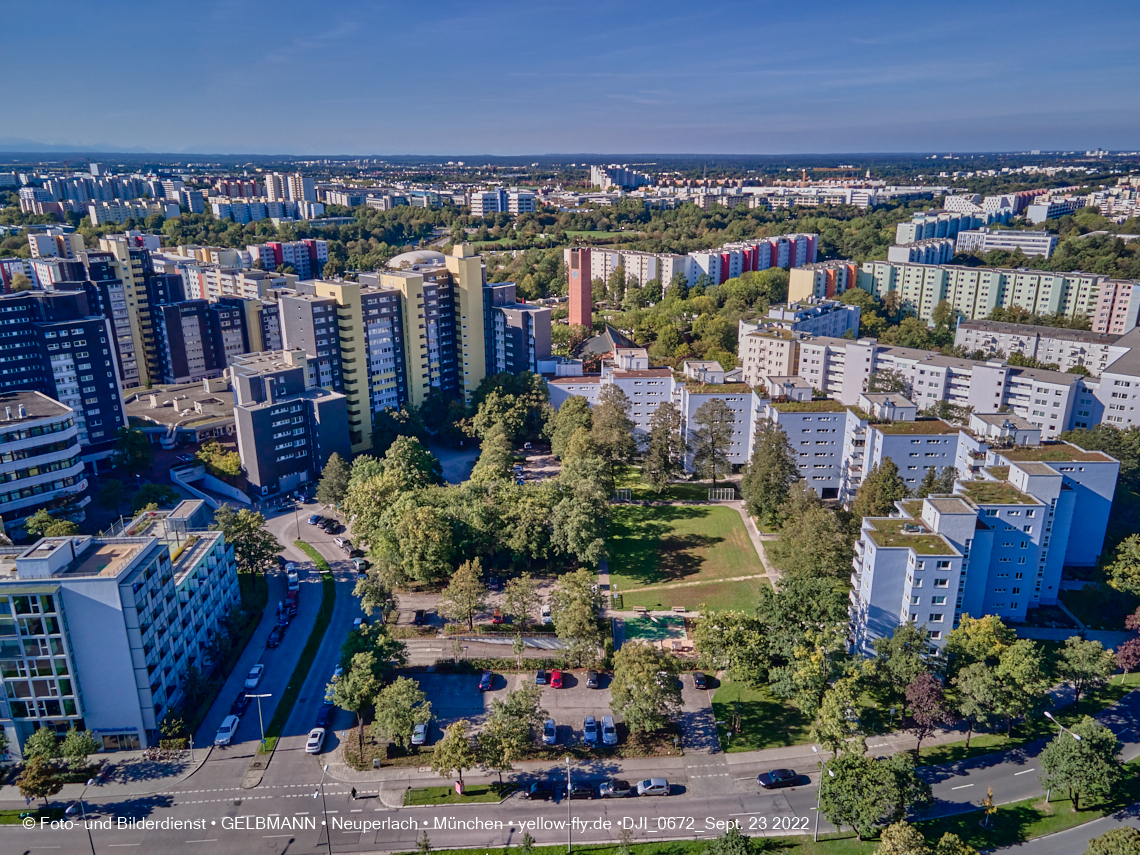 23.09.2022 - Karl-Marx-Ring 53-53c und Studentenwohnheim und Marx-Zentrum in Neuperlach